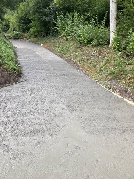 Réalisation d'un chemin d'accès en béton brossé secteur Fécamp 76