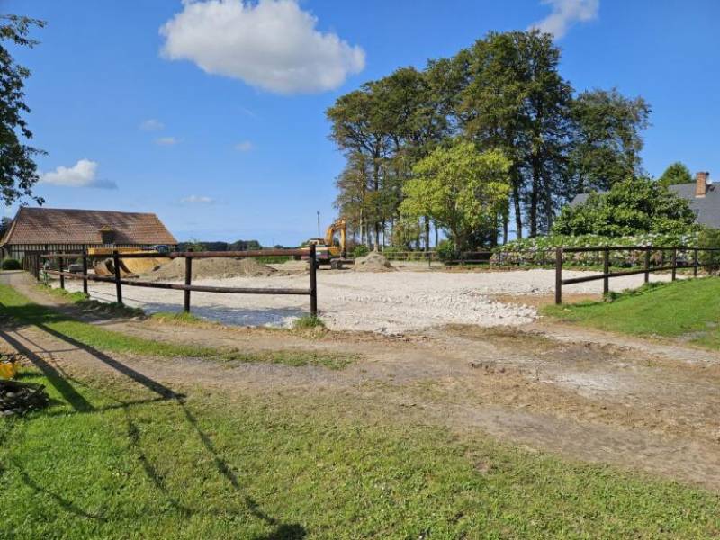 Terrassement, apport de marne, réglage des pentes